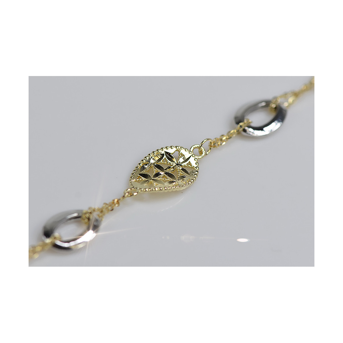 Pulsera de oro blanco y amarillo italiano de 14k con piedras preciosas. cb146yw