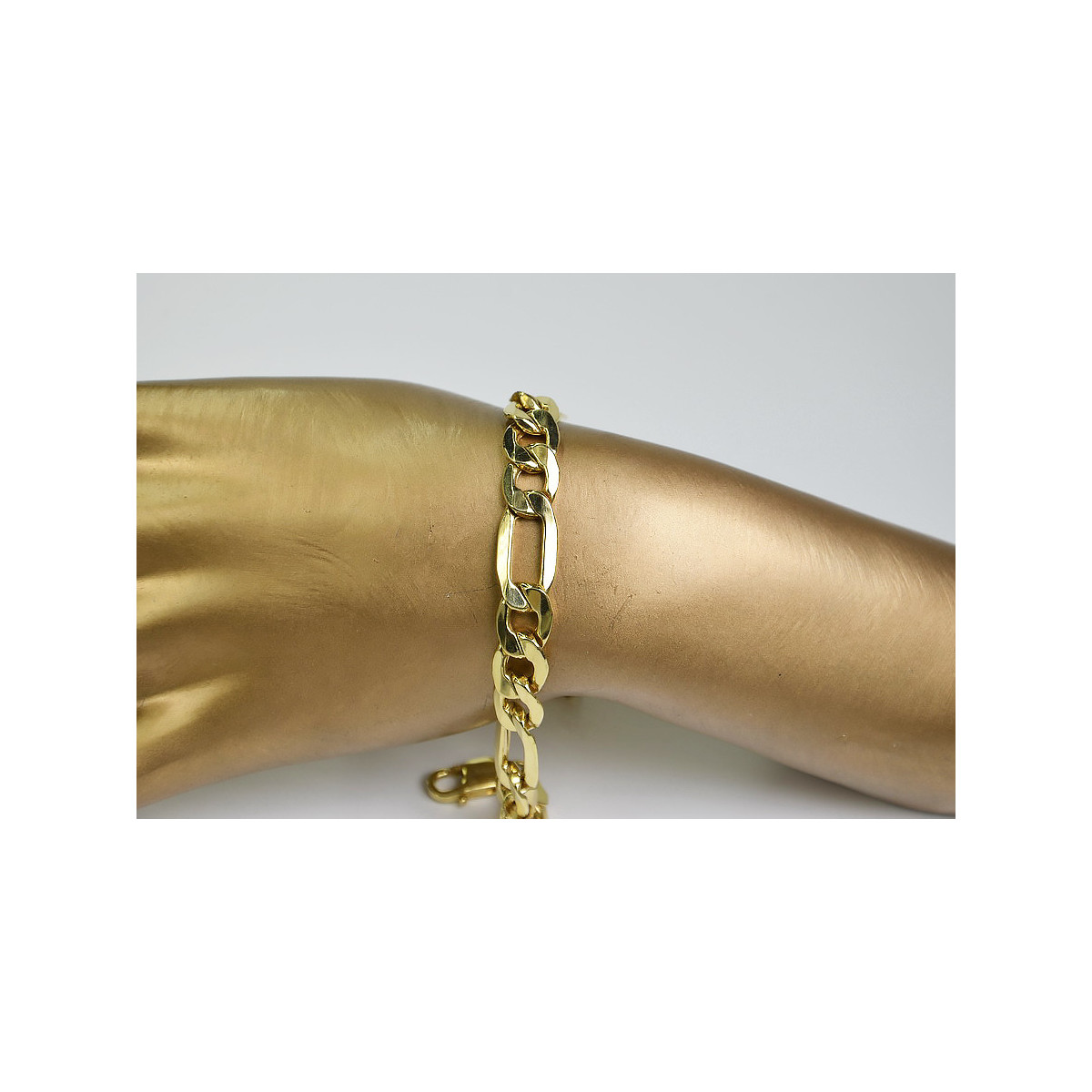 Italian Yellow Gold Figaro Bracelet with Diamond Cut Stones cb010