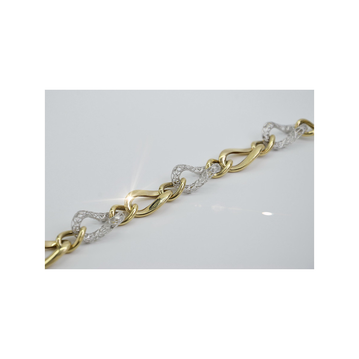 Pulsera de oro blanco y amarillo italiano con detalles elegantes cb141