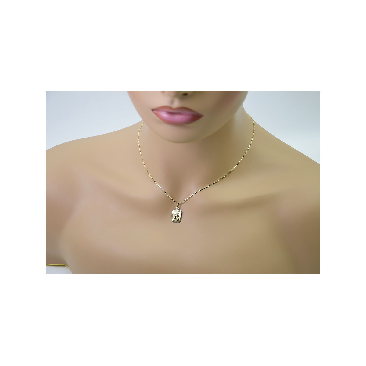 Pendentif en forme d’icône médaillon en or Mary avec chaîne ★ zlotychlopak.pl ★ or 585 333 prix bas