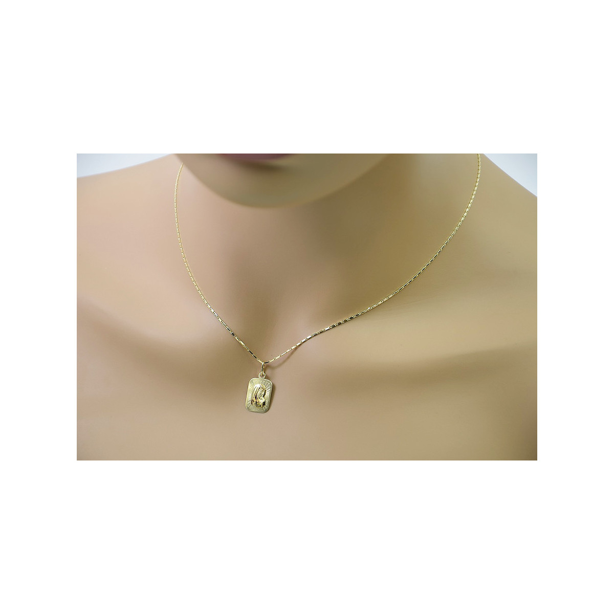 Pendentif en forme d’icône médaillon en or Mary avec chaîne ★ zlotychlopak.pl ★ or 585 333 prix bas