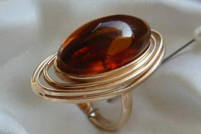 Genuine Amber Centerpiece in 14K Rose Gold Vintage Ring vrab012 vrab012