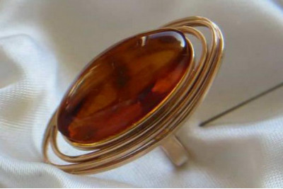 Genuine Amber Centerpiece in 14K Rose Gold Vintage Ring vrab012 vrab012