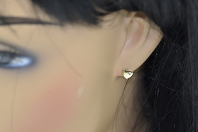 Aretes de corazón en Oro amarillo de 14 quilates con Circón cec006y