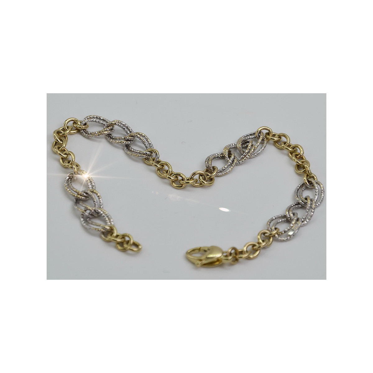 Pulsera de oro amarillo italiano de 14k con diamantes y zafiros. cb073