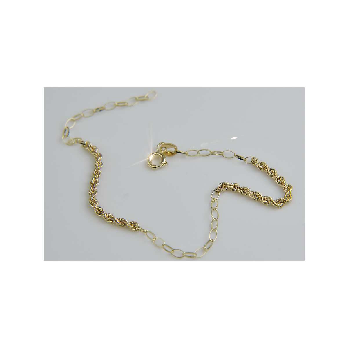 Pulsera de Oro Amarillo 14k con Corte de Diamante y Nueva Trenza cfb016y