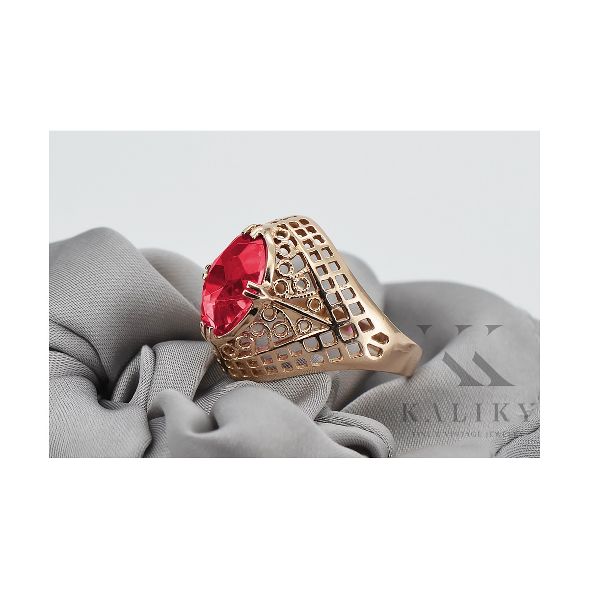 Russische sowjetische Rose 14 Karat 585 Gold Alexandrit Rubin Smaragd Saphir Zirkon Ring vrc030