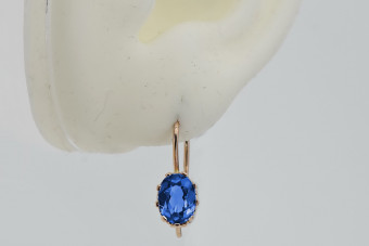 "Elegant Sapphire Studs in Vintage 14K Rose Gold" vec196 vec196
