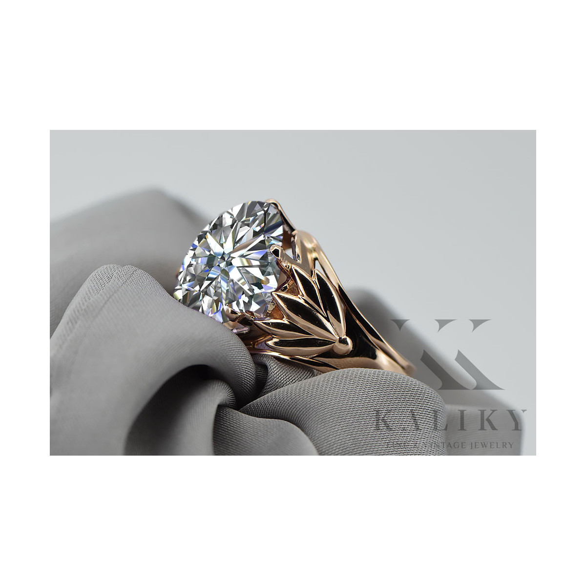 Russische sowjetische Rose 14 Karat 585 Gold Alexandrit Rubin Smaragd Saphir Zirkon Ring vrc084