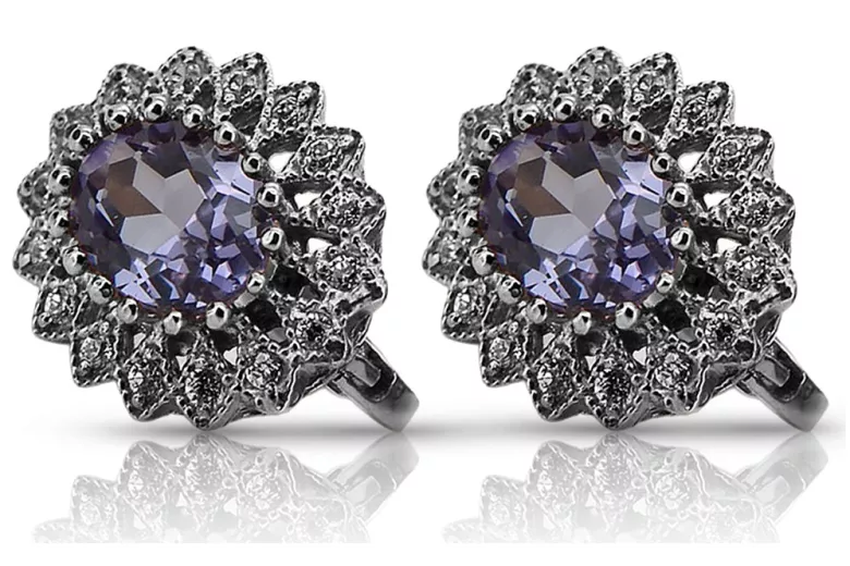 Boucles d'or blanc 14 carats 585 aux alexandrites élégantes vec125w. Vintage vec125w