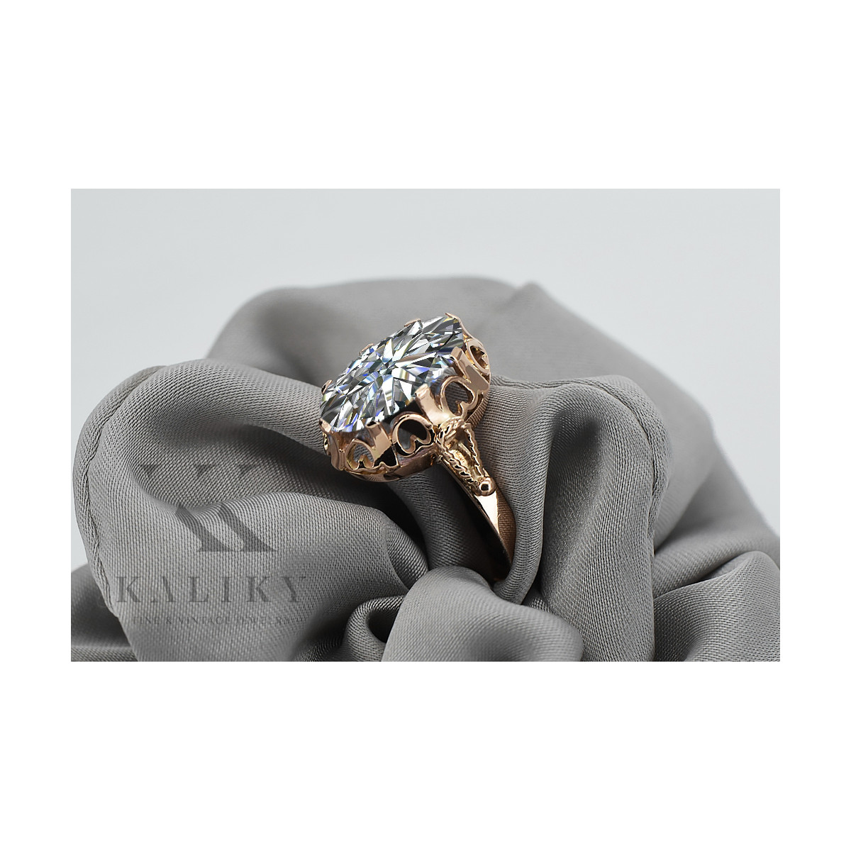 Russische sowjetische Rose 14 Karat 585 Gold Alexandrit Rubin Smaragd Saphir Zirkon Ring vrc014